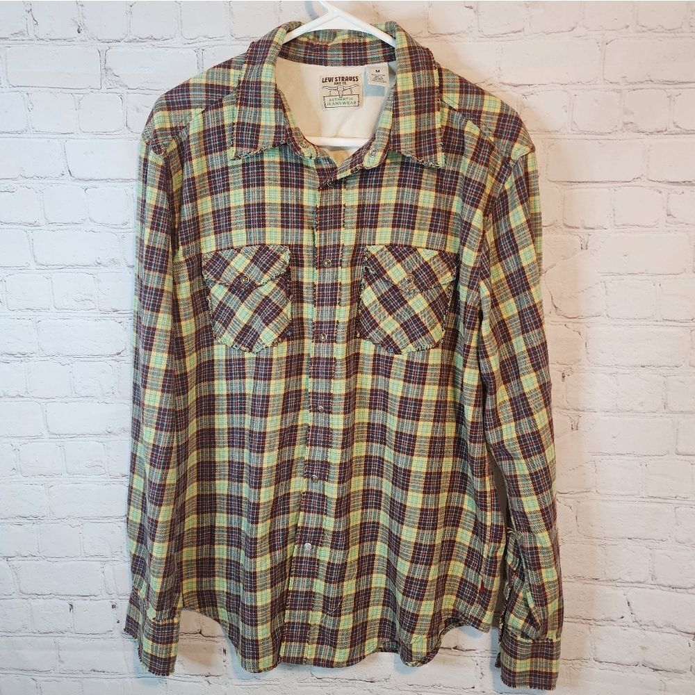 Men's Levi Strauss longsleeve pearl snapped shirt, size Medium